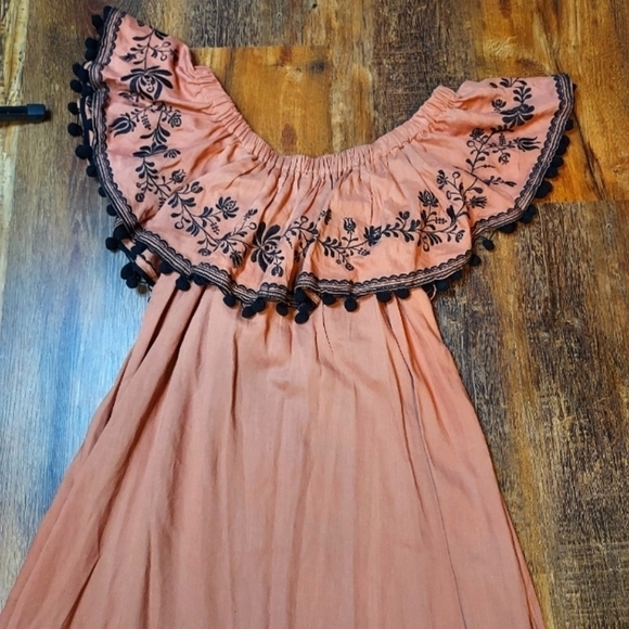 Umgee Med Embroidered off shoulder ruffle black pompom trim - Picture 6 of 15